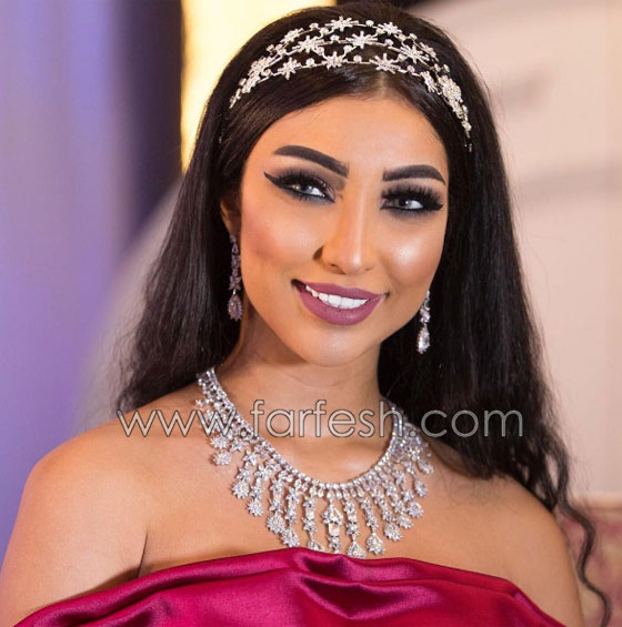 صور الفنانة دنيا بطمة بإطلالة تعرضها للسخرية صورة رقم 4