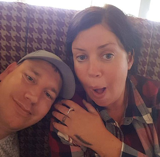 بالصور.. سيدة بريطانية مدمنة على أكل الإسفنج صورة رقم 4