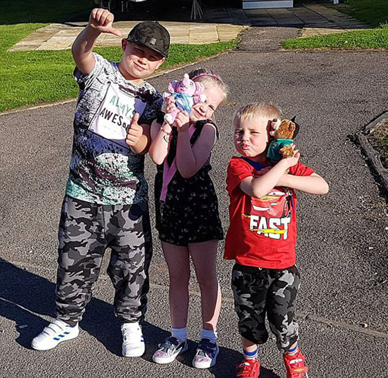 بالصور.. سيدة بريطانية مدمنة على أكل الإسفنج صورة رقم 10