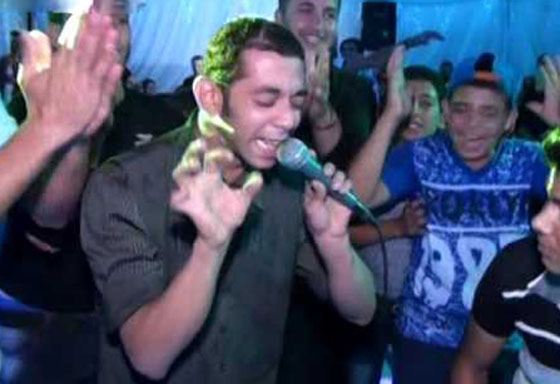 فيديو مؤلم: مصري معاق عقليا يستغلّوه في الافراح ليغني ويسخر منه الحضور! صورة رقم 8
