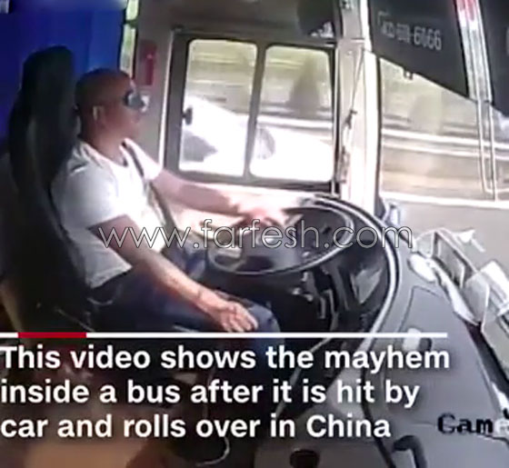 لحظات مروعة من داخل حافلة أثناء اصطدامها بسيارة.. فيديو صورة رقم 1