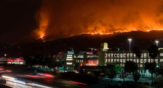 عشرات القتلى والجرحى في حرائق مدمرة تجتاح كاليفورنيا صورة رقم 2