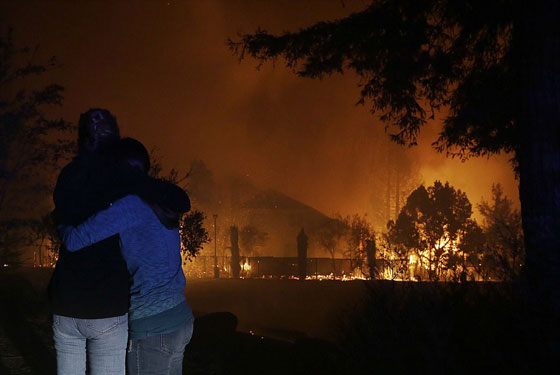 عشرات القتلى والجرحى في حرائق مدمرة تجتاح كاليفورنيا صورة رقم 23