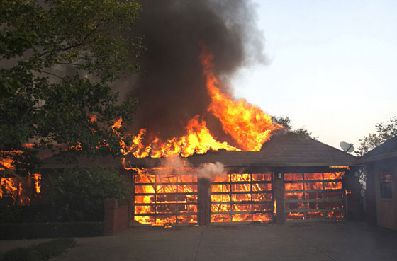 عشرات القتلى والجرحى في حرائق مدمرة تجتاح كاليفورنيا صورة رقم 26