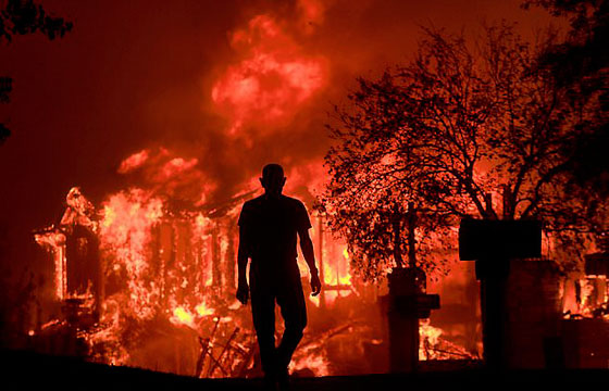 عشرات القتلى والجرحى في حرائق مدمرة تجتاح كاليفورنيا صورة رقم 31