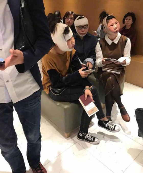 3 نساء صينيات يقعن في ورطة بالمطار بسبب عمليات التجميل صورة رقم 1 3 نساء صينيات يقعن في ورطة بالمطار بسبب عمليات التجميل صورة رقم 1