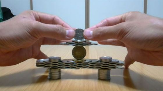 فيديو وصور.. فنان ياباني يتقن رص العملات بشكل معقد ومدهش! صورة رقم 1