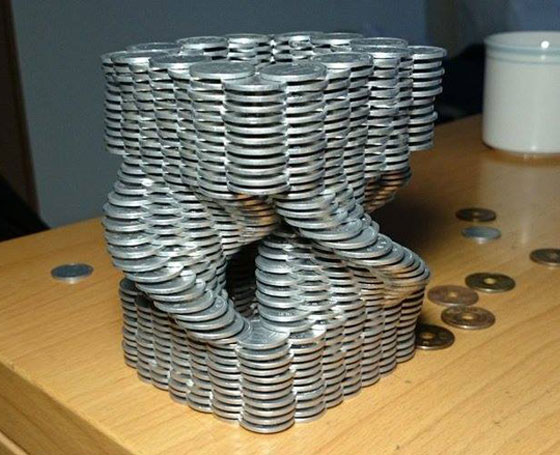 فيديو وصور.. فنان ياباني يتقن رص العملات بشكل معقد ومدهش! صورة رقم 9