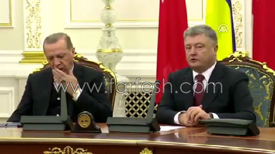 بالفيديو: أردوغان يغلبه النوم خلال مؤتمر صحفي صورة رقم 6