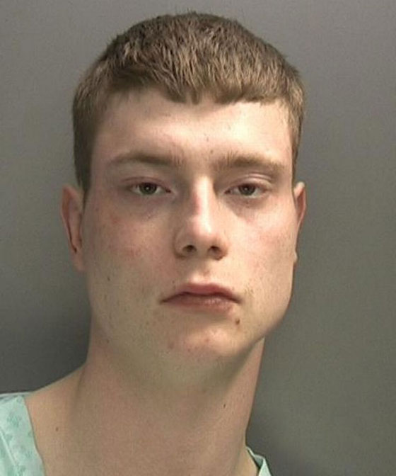 هكذا كافئ هذا الشاب السيدة التي أنقذته من التشرّد والضياع! صورة رقم 1