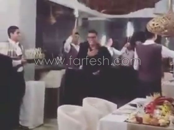 بعد شائعة ارتباطهما: دينا الشربيني تحتفل بعيد ميلاد عمرو دياب وترقص معه.. فيديو صورة رقم 7