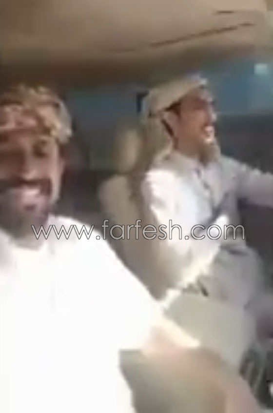 فيديو مروع.. شابان يوثقان لحظة وفاتهما بسبب انشغالهما بالهاتف صورة رقم 1 فيديو مروع.. شابان يوثقان لحظة وفاتهما بسبب انشغالهما بالهاتف صورة رقم 1