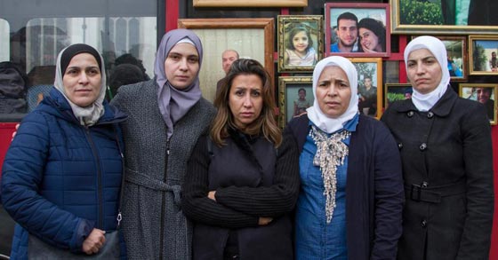 الحرية للمعتقلين بحافلة دمشق: حافلة لندن تغطيها صور معتقلين سوريين صورة رقم 9 الحرية للمعتقلين بحافلة دمشق: حافلة لندن تغطيها صور معتقلين سوريين صورة رقم 9