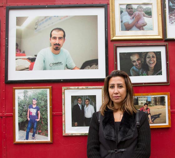 الحرية للمعتقلين بحافلة دمشق: حافلة لندن تغطيها صور معتقلين سوريين صورة رقم 8 الحرية للمعتقلين بحافلة دمشق: حافلة لندن تغطيها صور معتقلين سوريين صورة رقم 8