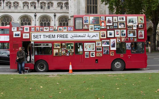 الحرية للمعتقلين بحافلة دمشق: حافلة لندن تغطيها صور معتقلين سوريين صورة رقم 1 الحرية للمعتقلين بحافلة دمشق: حافلة لندن تغطيها صور معتقلين سوريين صورة رقم 1