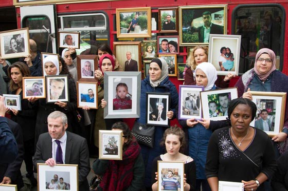 الحرية للمعتقلين بحافلة دمشق: حافلة لندن تغطيها صور معتقلين سوريين صورة رقم 2 الحرية للمعتقلين بحافلة دمشق: حافلة لندن تغطيها صور معتقلين سوريين صورة رقم 2