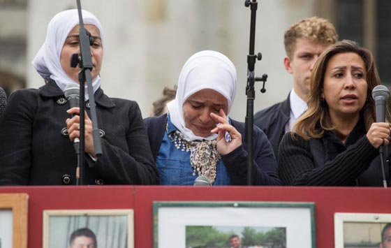 الحرية للمعتقلين بحافلة دمشق: حافلة لندن تغطيها صور معتقلين سوريين صورة رقم 5 الحرية للمعتقلين بحافلة دمشق: حافلة لندن تغطيها صور معتقلين سوريين صورة رقم 5