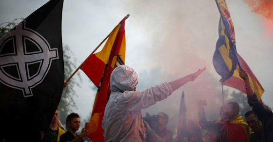 بالصور.. مناوشات بين رافضي ومؤيدي انفصال كتالونيا صورة رقم 5 بالصور.. مناوشات بين رافضي ومؤيدي انفصال كتالونيا صورة رقم 5