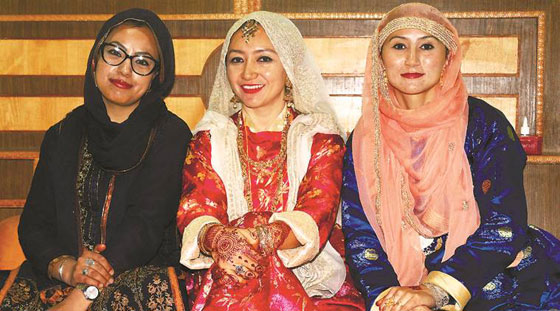 قصة رومانسية أشعلت الفوضى والاحتجاجات.. شابة بوذية أحبت شاباً مسلماً جعلا المستحيل ممكنا صورة رقم 5 قصة رومانسية أشعلت الفوضى والاحتجاجات.. شابة بوذية أحبت شاباً مسلماً جعلا المستحيل ممكنا صورة رقم 5