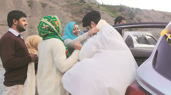 قصة رومانسية أشعلت الفوضى والاحتجاجات.. شابة بوذية أحبت شاباً مسلماً جعلا المستحيل ممكنا صورة رقم 7 قصة رومانسية أشعلت الفوضى والاحتجاجات.. شابة بوذية أحبت شاباً مسلماً جعلا المستحيل ممكنا صورة رقم 7