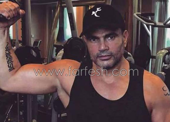 صور جديدة تفضح تجاعيد وجه الفنان عمرو دياب وتقدمه في السن صورة رقم 7
