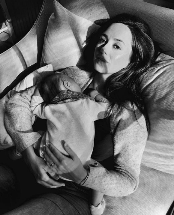 ممثلة تتهم رئيساً سابقاً بلمسة فاحشة من مقعده المتحرك صورة رقم 8 ممثلة تتهم رئيساً سابقاً بلمسة فاحشة من مقعده المتحرك صورة رقم 8