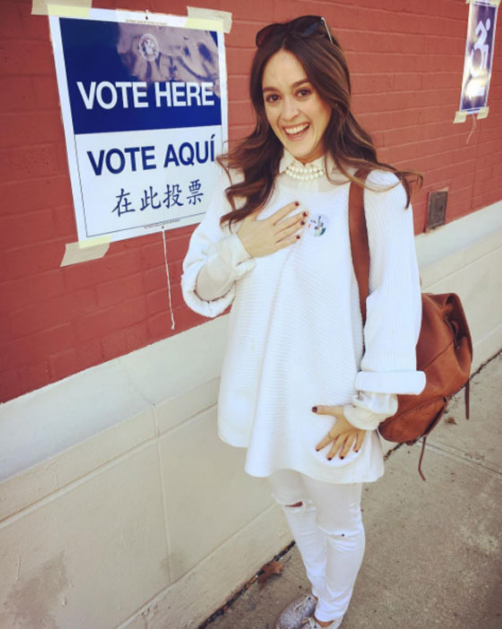 ممثلة تتهم رئيساً سابقاً بلمسة فاحشة من مقعده المتحرك صورة رقم 9 ممثلة تتهم رئيساً سابقاً بلمسة فاحشة من مقعده المتحرك صورة رقم 9