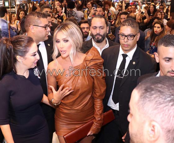 اطلالة غريبة لمايا دياب تعرضها للسخرية.. صور صورة رقم 2