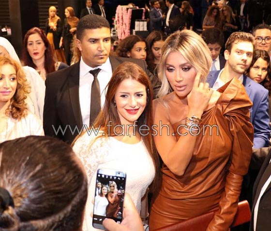 اطلالة غريبة لمايا دياب تعرضها للسخرية.. صور صورة رقم 4