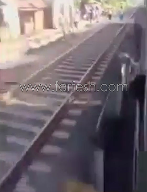 فيديو مروع.. خسر حياته في استعراض قاتل على متن قطار صورة رقم 3 فيديو مروع.. خسر حياته في استعراض قاتل على متن قطار صورة رقم 3