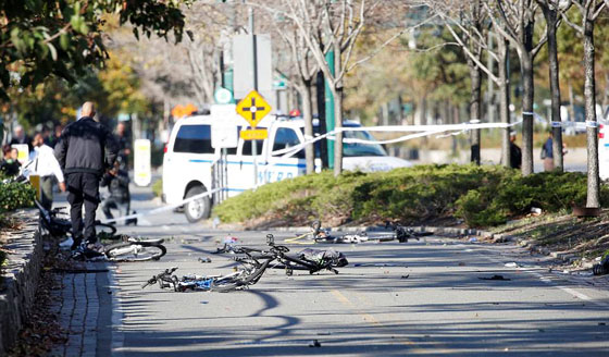 8 قتلى و12 جريحاً بدهس جنوب منهاتن في نيويورك صورة رقم 8 8 قتلى و12 جريحاً بدهس جنوب منهاتن في نيويورك صورة رقم 8