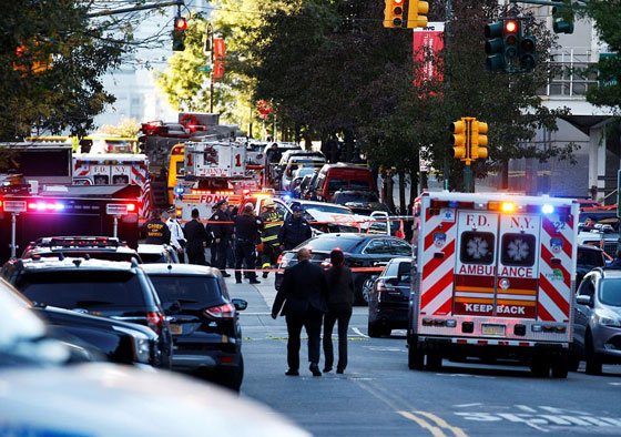 8 قتلى و12 جريحاً بدهس جنوب منهاتن في نيويورك صورة رقم 18 8 قتلى و12 جريحاً بدهس جنوب منهاتن في نيويورك صورة رقم 18