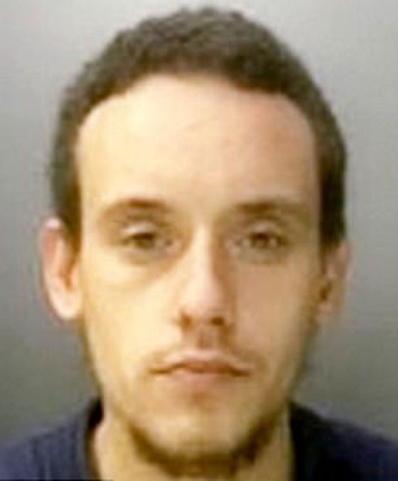 فيديو صادم.. اعتداء وحشي على مسن في محطة قطارات صورة رقم 1 فيديو صادم.. اعتداء وحشي على مسن في محطة قطارات صورة رقم 1