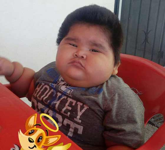 بالفيديو والصور.. طفل لا يتوقف عن الأكل ولا يشعر بالشبع صورة رقم 1 بالفيديو والصور.. طفل لا يتوقف عن الأكل ولا يشعر بالشبع صورة رقم 1