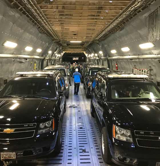 بالصور.. كل هذا الأسطول من السيارات يسافر مع ترامب على متن الطائرة! صورة رقم 1 بالصور.. كل هذا الأسطول من السيارات يسافر مع ترامب على متن الطائرة! صورة رقم 1