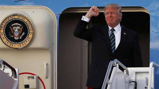 بالصور.. كل هذا الأسطول من السيارات يسافر مع ترامب على متن الطائرة! صورة رقم 3 بالصور.. كل هذا الأسطول من السيارات يسافر مع ترامب على متن الطائرة! صورة رقم 3