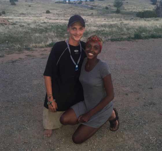 بالصور.. حالة نادرة رجل يمشي دون فخذين صورة رقم 6 بالصور.. حالة نادرة رجل يمشي دون فخذين صورة رقم 6