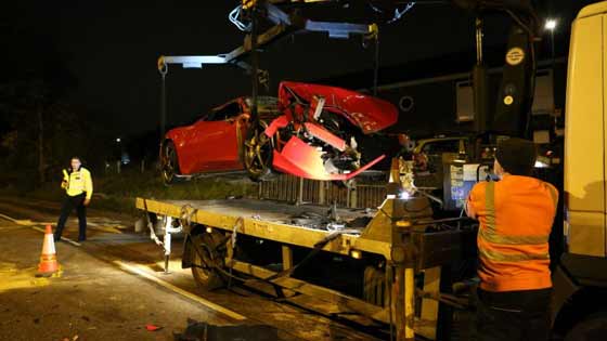 صور صادمة.. سيارة فيراري بأكثر من نصف مليون دولار تتحطم في ثوان صورة رقم 5 صور صادمة.. سيارة فيراري بأكثر من نصف مليون دولار تتحطم في ثوان صورة رقم 5