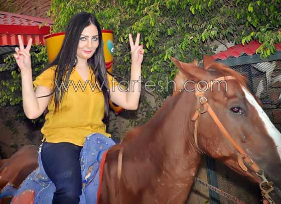 مغنية ركّبني المرجيحة تتحوَّل إلى رجل وتراهن على نجاحها.. فيديو وصور صورة رقم 15