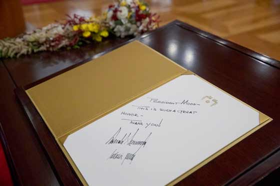 رسالة بخط ترامب تكشف معلومات كثيرة عن شخصيته صورة رقم 1 رسالة بخط ترامب تكشف معلومات كثيرة عن شخصيته صورة رقم 1