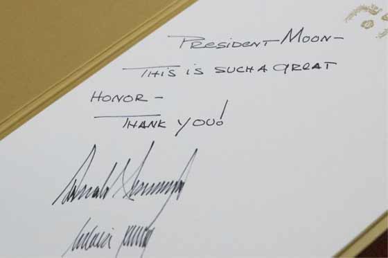 رسالة بخط ترامب تكشف معلومات كثيرة عن شخصيته صورة رقم 2 رسالة بخط ترامب تكشف معلومات كثيرة عن شخصيته صورة رقم 2