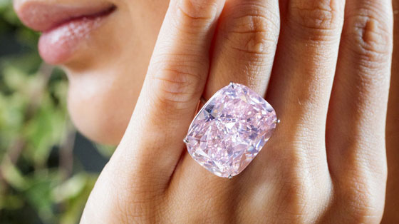 بالصور.. أكبر ماسة وردية بالعالم تُعرض في مزاد علني صورة رقم 6 بالصور.. أكبر ماسة وردية بالعالم تُعرض في مزاد علني صورة رقم 6