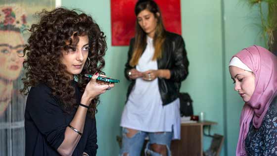 بر بحر.. فيلم فلسطيني واجهت مخرجته تهديدات قتل وحملات مقاطعة لهذه الاسباب..!!! صورة رقم 12