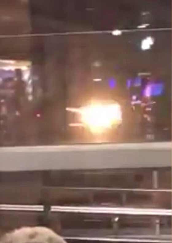 اشتعال النار في محرك طائرة في مطار سياتل.. فيديو صورة رقم 2 اشتعال النار في محرك طائرة في مطار سياتل.. فيديو صورة رقم 2