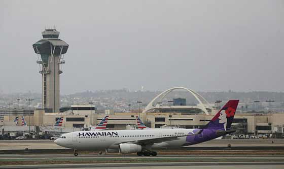 اشتعال النار في محرك طائرة في مطار سياتل.. فيديو صورة رقم 4 اشتعال النار في محرك طائرة في مطار سياتل.. فيديو صورة رقم 4