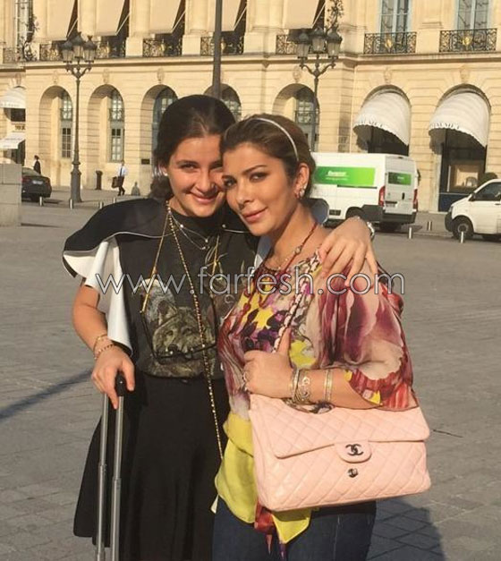 بالصور.. الفنانة أصالة وابنتها شام وثروة شنط يد بآلاف الدولارات! صورة رقم 2