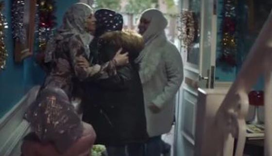 هجوم على شركة بريطانية بسبب إعلان عيد الميلاد تشارك به أسرة مُسلمة صورة رقم 2