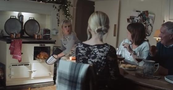 هجوم على شركة بريطانية بسبب إعلان عيد الميلاد تشارك به أسرة مُسلمة صورة رقم 3