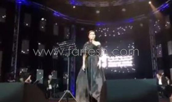 فيديو شيرين تصدم معجبة طلبت (ماشربتش من نيلها): هيجيلك بلهارسيا! صورة رقم 1