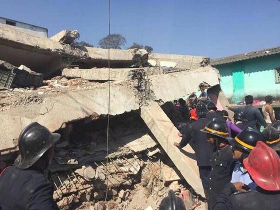 انهيار مبان في مومباي والبحث عن 20 شخصا تحت الأنقاض صورة رقم 2 انهيار مبان في مومباي والبحث عن 20 شخصا تحت الأنقاض صورة رقم 2